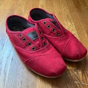 Toms Red Felt Houndstooth lined sneakers size 8